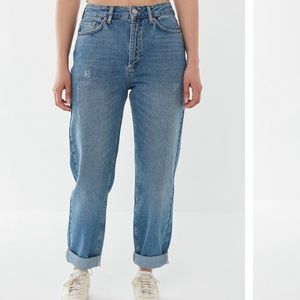 urban outfitters mom jeans